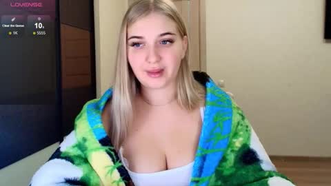 Snapshot of do_u_want_alice chatting on October 2025 04:42:01 AM Alice online show from October 2025 04:42:01 AM