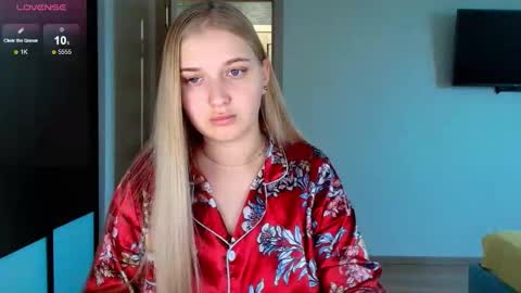 Snapshot of do_u_want_alice chatting on November 2025 10:02:02 AM Alice online show from November 2025 10:02:02 AM