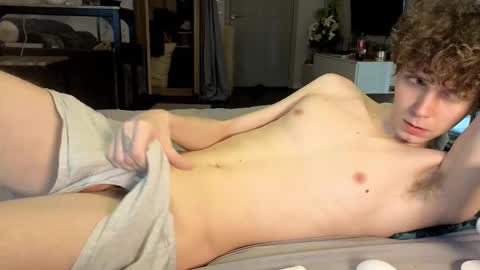 Snapshot of doedeeer chatting on December 2025 07:34:01 AM Alex online show from December 2025 07:34:01 AM