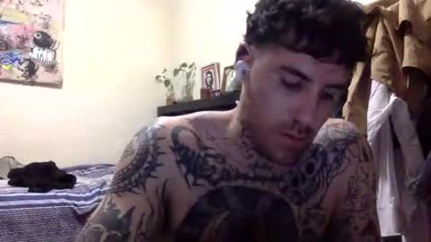 Snapshot of dogboi666 chatting on January 2025 01:42:01 AM Dogboi online show from January 2025 01:42:01 AM