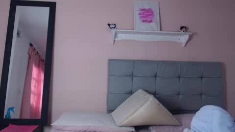 Snapshot of dolce_horny chatting on November 2025 01:00:02 PM Dolce online show from November 2025 01:00:02 PM