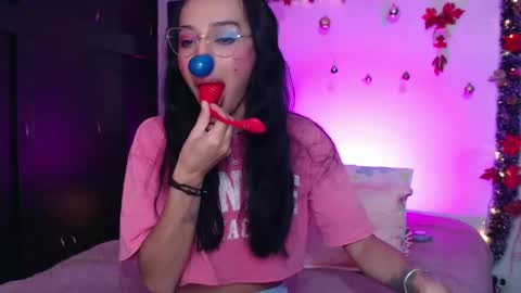 Snapshot of dolceclown_ chatting on December 2024 01:14:01 AM dolceclown_ online show from December 2024 01:14:01 AM