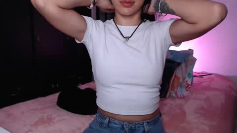 Snapshot of dolceclown_ chatting on February 2025 05:20:01 AM dolceclown_ online show from February 2025 05:20:01 AM