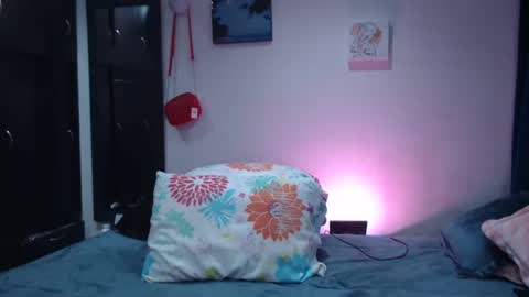 Snapshot of dolceclown_ chatting on September 2025 03:28:01 AM dolceclown_ online show from September 2025 03:28:01 AM