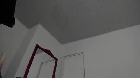 Ludika Santiago online show from December 2024 05:00:01 PM