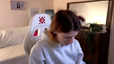 Snapshot of doll_lesli chatting on December 2024 02:13:02 PM Your doll Lesli online show from December 2024 02:13:02 PM