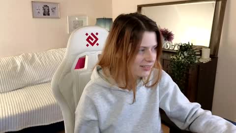 Snapshot of doll_lesli chatting on December 2024 02:06:02 PM Your doll Lesli online show from December 2024 02:06:02 PM