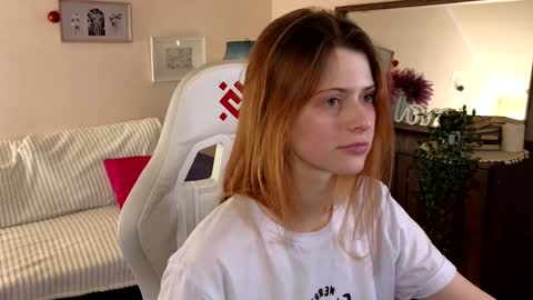 Snapshot of doll_lesli chatting on December 2024 02:21:01 PM Your doll Lesli online show from December 2024 02:21:01 PM