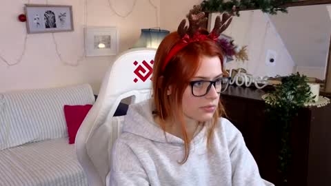 Snapshot of doll_lesli chatting on December 2024 03:20:02 PM Your doll Lesli online show from December 2024 03:20:02 PM