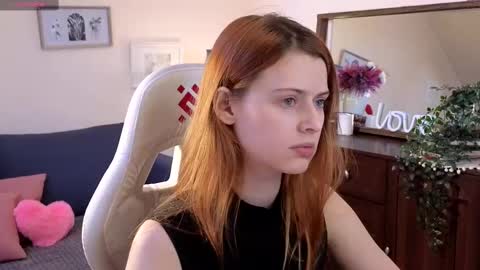 Snapshot of doll_lesli chatting on March 2025 06:10:01 AM Your doll Lesli online show from March 2025 06:10:01 AM