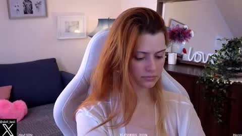 Snapshot of doll_lesli chatting on March 2025 09:17:02 AM Your doll Lesli online show from March 2025 09:17:02 AM