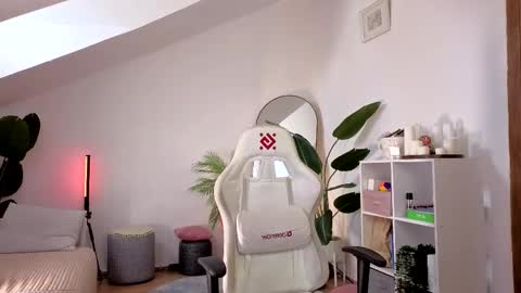 Snapshot of doll_lesli chatting on September 2025 06:13:01 AM Your doll Lesli online show from September 2025 06:13:01 AM