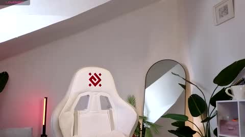 Snapshot of doll_lesli chatting on September 2025 06:29:02 AM Your doll Lesli online show from September 2025 06:29:02 AM