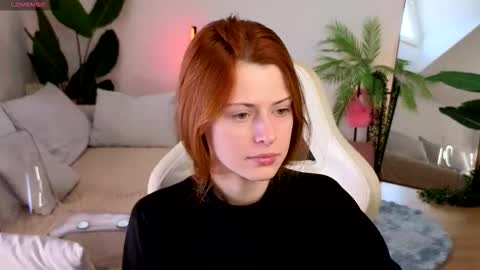 Snapshot of doll_lesli chatting on October 2025 06:21:02 AM Your doll Lesli online show from October 2025 06:21:02 AM