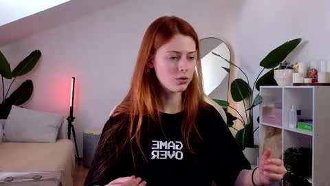 Snapshot of doll_lesli chatting on October 2025 09:19:02 AM Your doll Lesli online show from October 2025 09:19:02 AM