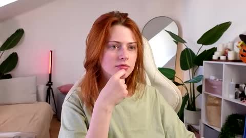 Snapshot of doll_lesli chatting on October 2025 09:28:01 AM Your doll Lesli online show from October 2025 09:28:01 AM