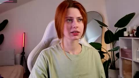 Snapshot of doll_lesli chatting on October 2025 09:28:01 AM Your doll Lesli online show from October 2025 09:28:01 AM