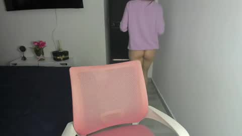 Snapshot of doll_oriana chatting on March 2025 09:43:01 PM doll_oriana online show from March 2025 09:43:01 PM
