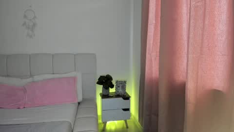 Snapshot of doll_oriana chatting on May 2026 08:37:01 PM doll_oriana online show from May 2026 08:37:01 PM