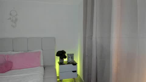 Snapshot of doll_oriana chatting on May 2026 11:10:02 PM doll_oriana online show from May 2026 11:10:02 PM