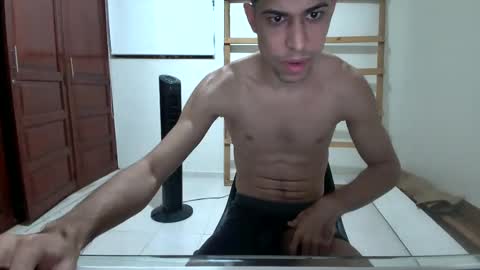 Snapshot of dollarhot30 chatting on December 2024 04:11:01 AM DollarHot30 online show from December 2024 04:11:01 AM