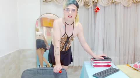 Snapshot of dolldirtyxxx1 chatting on May 2026 05:23:02 AM ilona online show from May 2026 05:23:02 AM