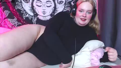 Snapshot of dolled_up_cvnt chatting on November 2025 07:01:02 PM Miss Rose online show from November 2025 07:01:02 PM