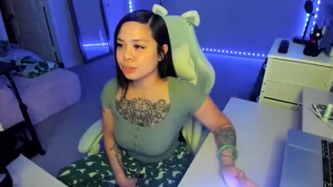 DOLLLFACE online show from November 2025 06:12:01 AM