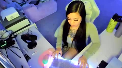 DOLLLFACE online show from January 2026 04:38:01 AM