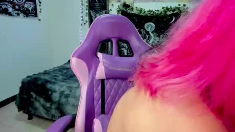 Snapshot of dolly_bones chatting on October 2025 02:58:02 AM dolly_bones online show from October 2025 02:58:02 AM