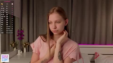 Snapshot of dollyburruss chatting on October 2025 06:38:02 PM Emilia online show from October 2025 06:38:02 PM