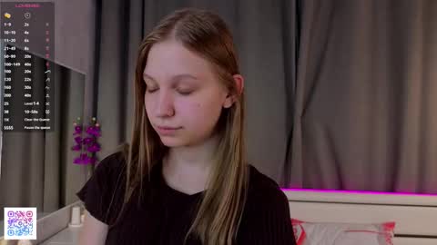 Snapshot of dollyburruss chatting on October 2025 06:08:01 PM Emilia online show from October 2025 06:08:01 PM