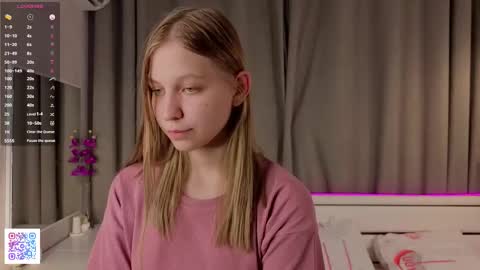 Snapshot of dollyburruss chatting on October 2025 06:08:01 PM Emilia online show from October 2025 06:08:01 PM