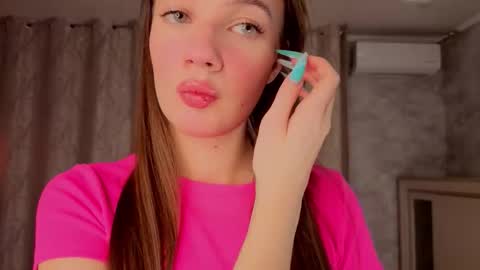 Snapshot of dollyburruss chatting on December 2025 04:06:01 AM Emilia online show from December 2025 04:06:01 AM