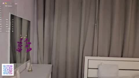 Snapshot of dollyburruss chatting on December 2025 04:18:02 AM Emilia online show from December 2025 04:18:02 AM