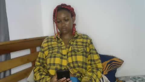 Snapshot of dollyplum chatting on October 2025 02:09:01 AM Cushey online show from October 2025 02:09:01 AM