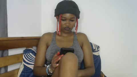 Snapshot of dollyplum chatting on October 2025 08:23:02 AM Cushey online show from October 2025 08:23:02 AM