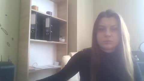 Snapshot of dollyroma chatting on October 2025 09:33:01 AM DollyRoma online show from October 2025 09:33:01 AM