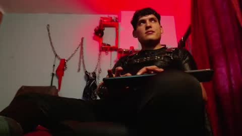 Snapshot of dom2travelers_sm chatting on December 2025 09:21:02 PM Diego Castell online show from December 2025 09:21:02 PM