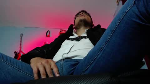 Snapshot of dom2travelers_sm chatting on January 2026 11:53:01 PM Diego Castell online show from January 2026 11:53:01 PM