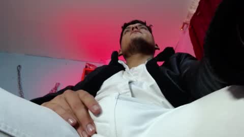 Snapshot of dom2travelers_sm chatting on February 2026 04:02:01 PM Diego Castell online show from February 2026 04:02:01 PM