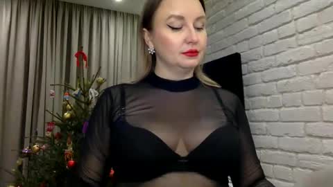 Snapshot of dom_mummy chatting on January 2025 06:12:02 PM DOM MUMMY online show from January 2025 06:12:02 PM