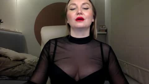 Snapshot of dom_mummy chatting on January 2025 03:38:01 PM DOM MUMMY online show from January 2025 03:38:01 PM