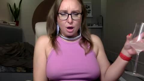 DOM MUMMY online show from October 2025 07:36:02 PM