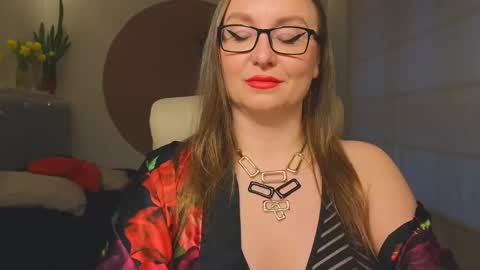 Snapshot of dom_mummy chatting on March 2026 05:44:01 AM DOM MUMMY online show from March 2026 05:44:01 AM