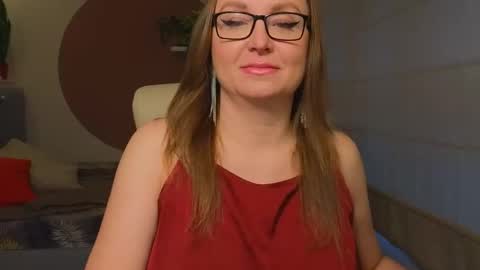 Snapshot of dom_mummy chatting on April 2026 06:11:01 AM DOM MUMMY online show from April 2026 06:11:01 AM