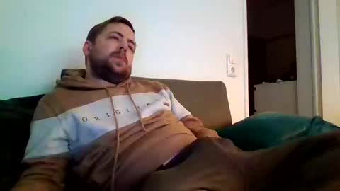 Snapshot of dombio_12 chatting on February 2025 08:18:01 PM dombio_12 online show from February 2025 08:18:01 PM