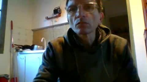 Snapshot of domi94300 chatting on November 2025 03:38:02 PM domi94300 online show from November 2025 03:38:02 PM