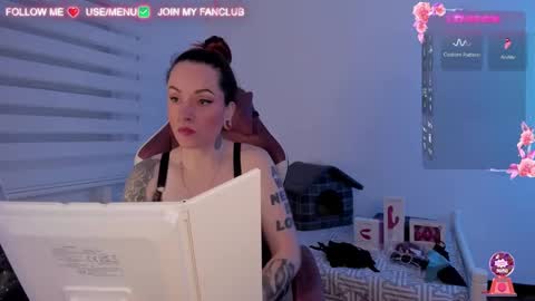 Snapshot of domina_deivis chatting on March 2025 06:26:02 AM I WILL BE BACK ON WEDNESDAY DECEMBER 4 0100AM COLOMBIA TIME online show from March 2025 06:26:02 AM