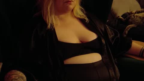 Snapshot of dominasadique chatting on October 2025 09:01:01 PM SADE online show from October 2025 09:01:01 PM